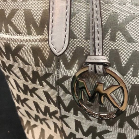 Michael Kors jet set travel - Picture 5 of 6